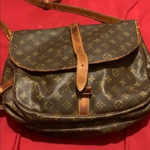 Louis Vuitton samur 35